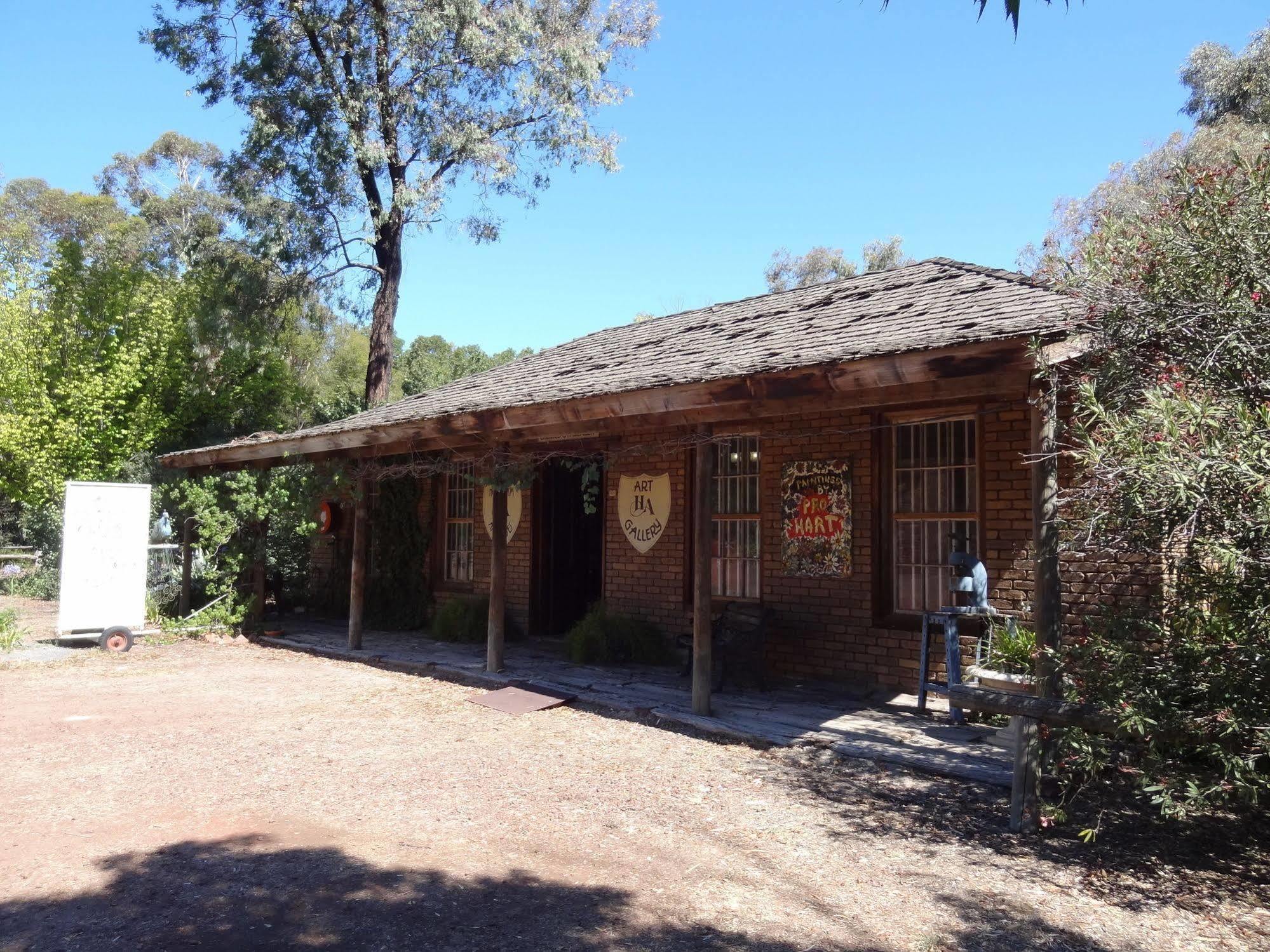 Olde Horsham Motor Inn ภายนอก รูปภาพ